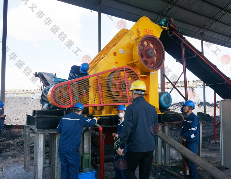 煤礦破碎機(jī) 雙級無篩底粉碎機(jī) 煤礦破碎機(jī) 雙級無篩底粉碎機(jī)